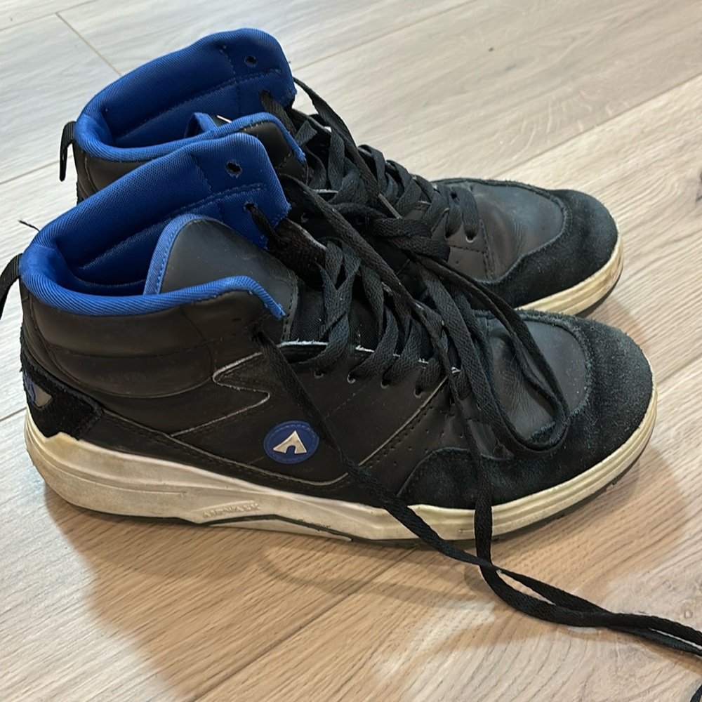 Airwalk men’s sneakers size 9